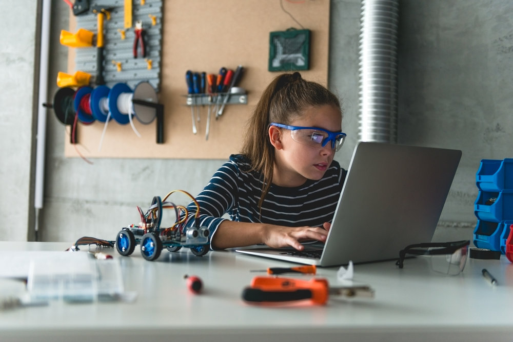 Young girl learning how to code through an online camp